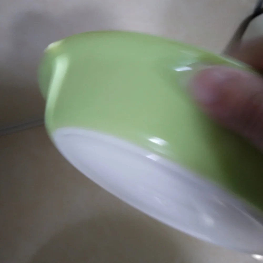 PYREX 909 Lime Green 9 inch pie plate No chips or cracks.